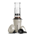 Cafetera AeroPress Go Plus Viaje - Negro y Crema - DFRNT.